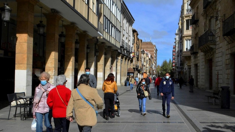 05/10/2020.- Vista de la calle Mayor de Palencia. / EFE -  Almudena Alvarez