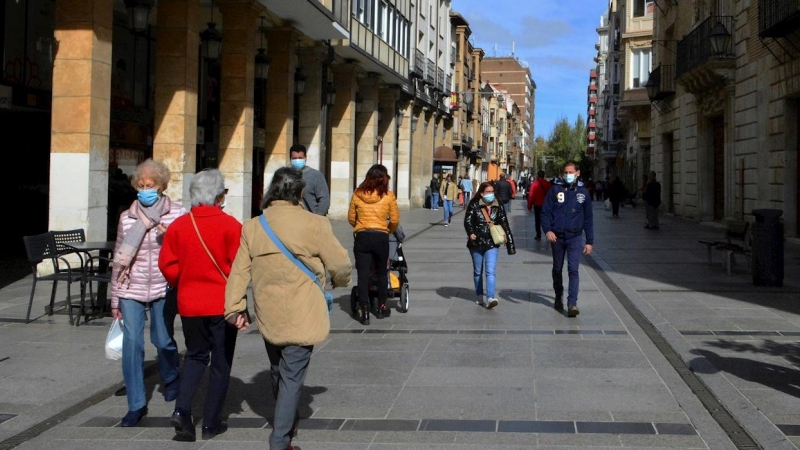 05/10/2020.- Vista de la calle Mayor de Palencia. / EFE -  Almudena Alvarez