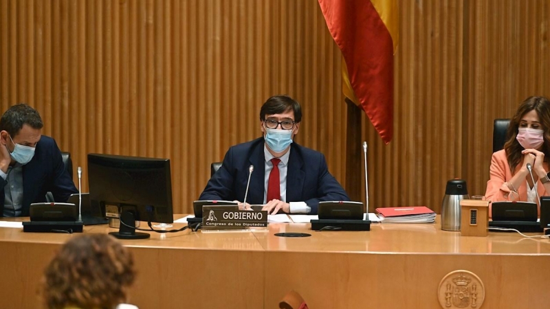 MADRID, 08/10/2020.- El ministro de Sanidad, Salvador Illa (c), comparece ante la Comisión de Sanidad del Congreso de los Diputados, este jueves, en Madrid. EFE/Fernando Villar