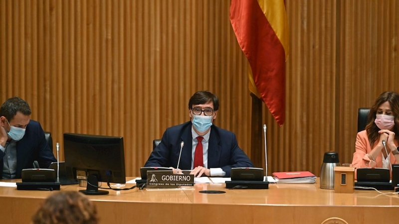 MADRID, 08/10/2020.- El ministro de Sanidad, Salvador Illa (c), comparece ante la Comisión de Sanidad del Congreso de los Diputados, este jueves, en Madrid. EFE/Fernando Villar
