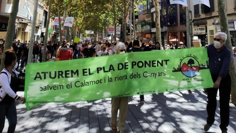 Concentració contra el Pla de Ponent a Gavà. Plataforma Aturem el Pla de Ponent | ACN