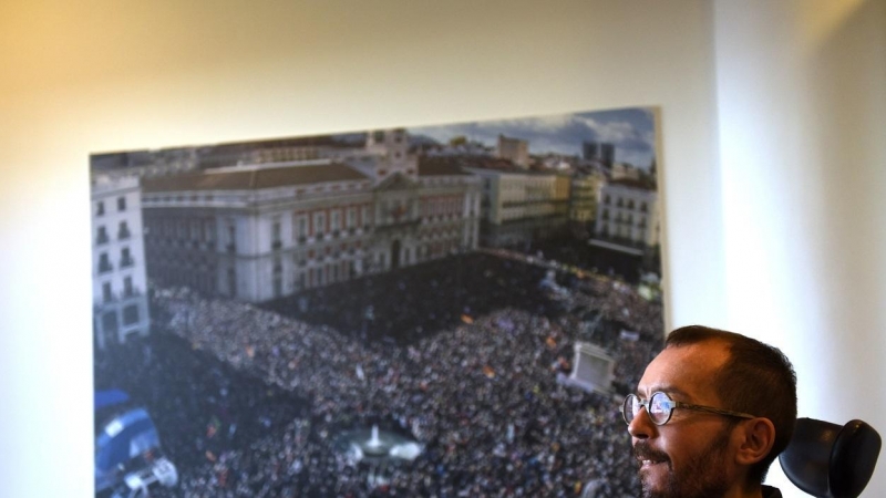 El portavoz de Unidas Podemos en el Congreso de los Diputados, Pablo Echenique, en la zona de despachos de su grupo, en la Cámara Baja. Entrevista con Público. FERNANDO SÁNCHEZ