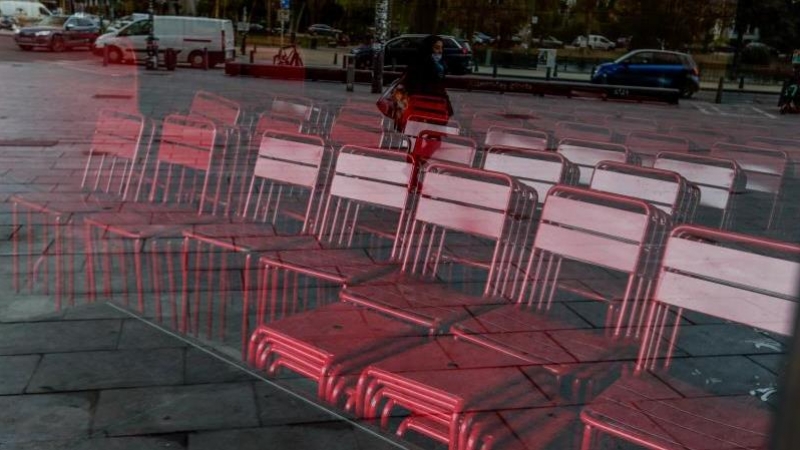 Establecimiento cerrados en la Flagey Place de Bruselas, por la covid-19. EFE/EPA/STEPHANIE LECOCQ