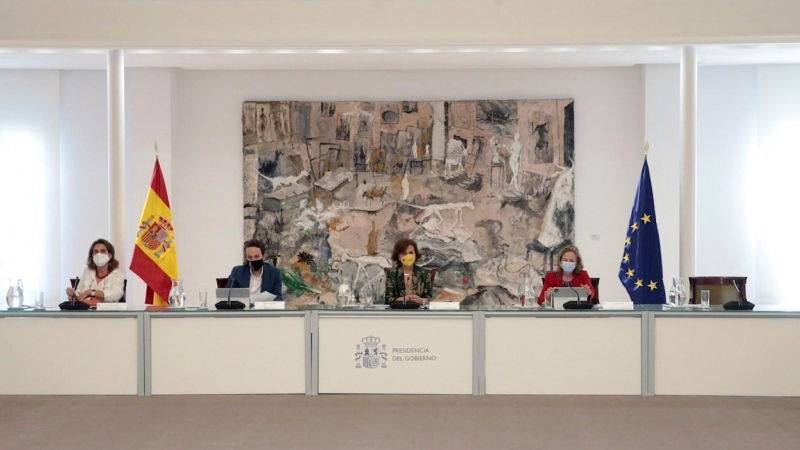 09/10/2020.-La vicepresidenta del gobierno para la Transición Ecológica y Reto Demográfico Teresa Ribera (i), el vicepresidente segundo Pablo Iglesias, la vicepresidenta Carmen Calvo, y la vicepresidenta Económica Nadia Calviño, durante la celebración del