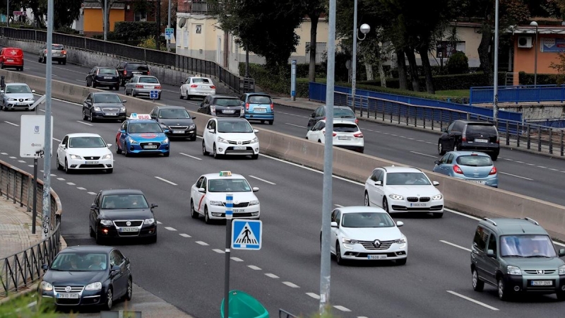 Imagen de la situación del tráfico en una de las salidas de Madrid. - EFE