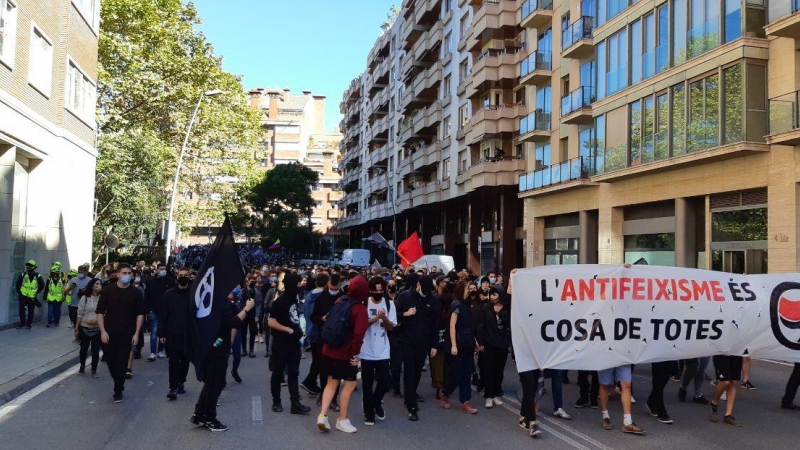 Capçalera de la manifestació antifeixista que ha recorregut el barri de Sarrià-Sant Gervasi per arribar a la seu de Vox. @CUPBarcelona