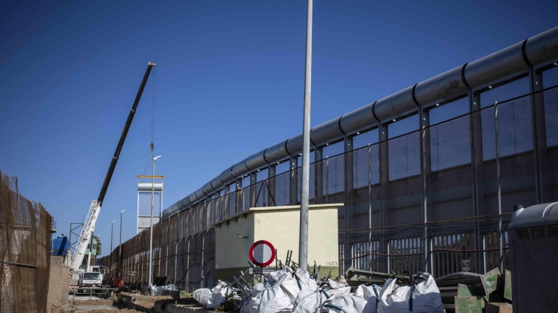 Construcción de la nueva valla de Melilla. JAIRO VARGAS