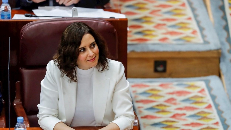 MADRID, 15/10/2020.- La presidenta de la Comunidad de Madrid, Isabel Díaz Ayuso, participa en una sesión del pleno de la Cámara regional este jueves en Madrid. EFE/Emilio Naranjo