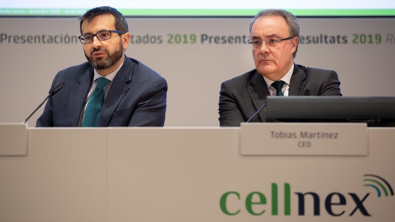 El director de Finanzas y Desarrollo Corporativo de Cellnex, José Manuel Aisa (i), y el consejero delegado, Tobías Martínez (d), durante la presentación de resultados del año 2019. E.P./David Zorrakino