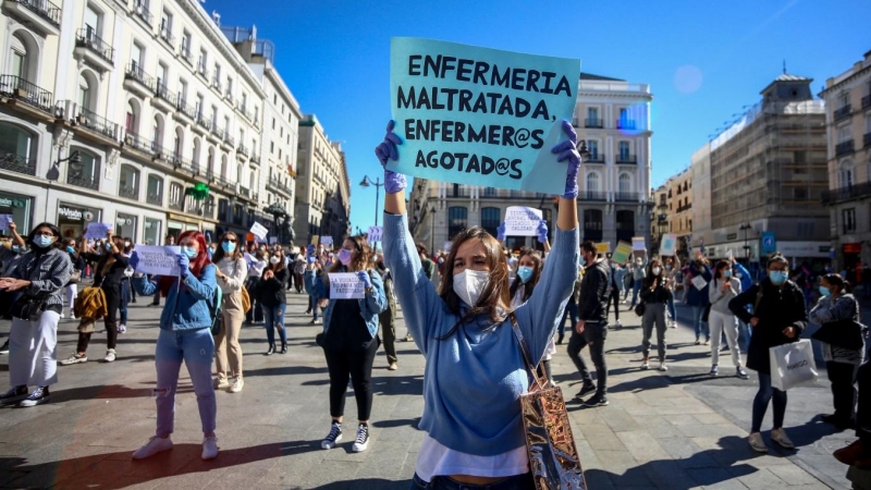 La manifestación de enfermeros bajo el lema 'La vocación no justifica la explotación' tenía el objetivo de reivindicar más protección y recursos para la lucha contra la pandemia de coronavirus en la Madrid. /Europa Press /Ricardo Rubio