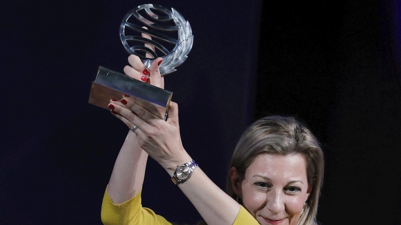 15/10/2020.- La escritora vitoriana Eva García Sáenz de Urturi, ha sido galardonada este jueves con el Premio Planeta de Novela en su 69 edición, en una ceremonia de carácter íntimo celebrada esta tarde en el Palau de la Música Catalana, debido a la pande