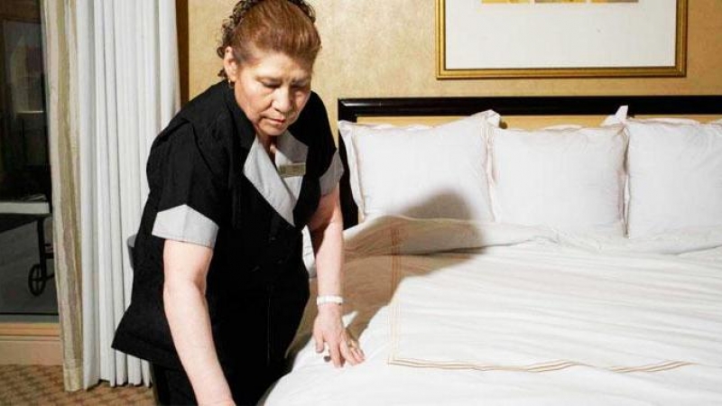 Una camarera de piso en un hotel. EFE