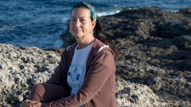 Entrevista realizada a Daniela Freggi, prestigiosa bióloga marina, que analiza la relación actual entre seres humanos y naturaleza, dominado por el paradigma del especismo.-