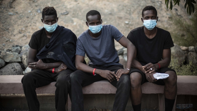 Soungalo, Bemba y Boubaka, tres jóvenes malienses que llegaron en septiembre a Canarias tras seis días en una patera.- JAIRO VARGAS