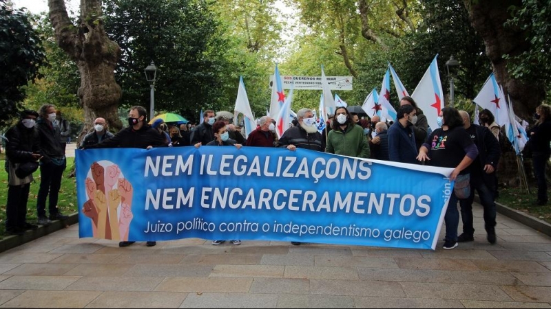 Manifestación en Santiago de Compostela en defensa de los políticos acusados en la Operación Jaro. ALBA TOMÉ.