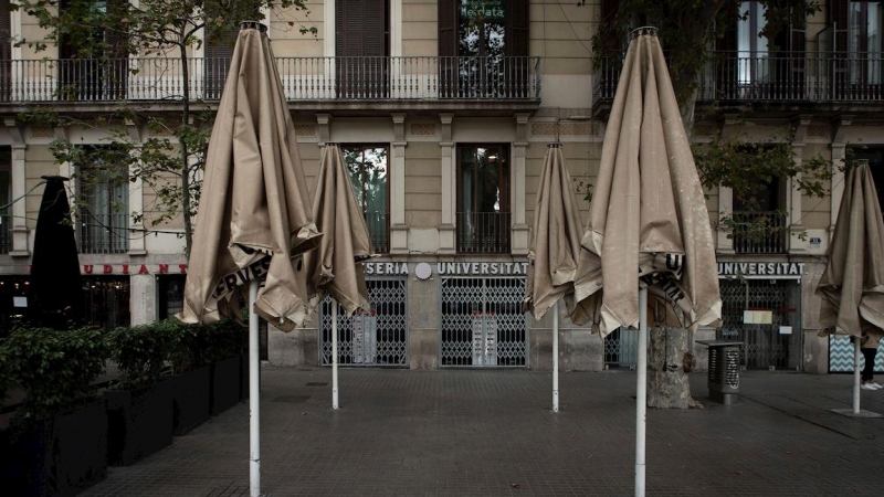 Una terraza de la céntrica Plaza Universidad de Barcelona permanece cerrada | EFE