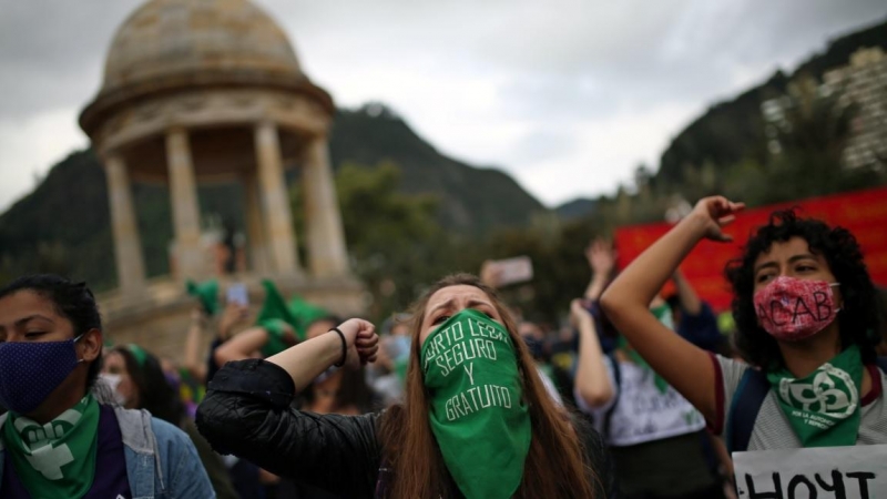 Manifestantes y activistas participan en una manifestación en apoyo del aborto legal y seguro durante una marcha para conmemorar el Día Internacional del Aborto Seguro en Bogotá. REUTERS / Luisa Gonzalez / Agencia