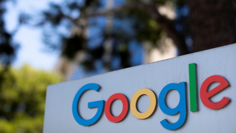 Cartel de Google en uno de los complejos de oficinas de la empresa en Irvine, California. /Reuters /Archivo
