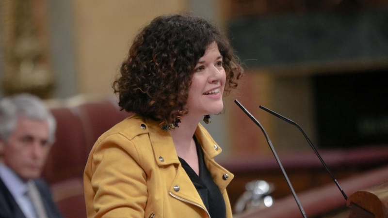 La diputada de Unidas Podemos Sofía Fernández Castañón, interviene desde la tribuna en el debate sobre la proposición no de ley relativa a la aplicación de las medidas necesarias para acabar con el invierno demográfico, fomentar la natalidad y proteger la