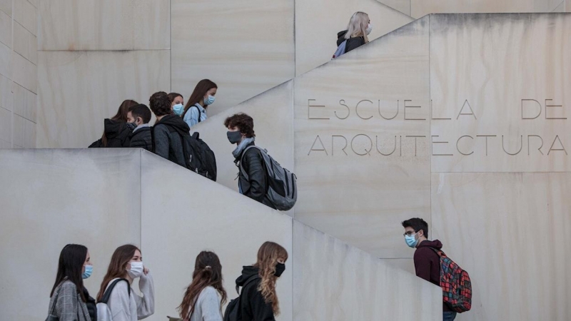 El campus de Vera de la Universidad Politécnica de Valencia retomó este lunes las clases presenciales para más de 20.000 alumnos tras dos semanas ofreciendo la formación por internet. EFE/ Biel Aliño