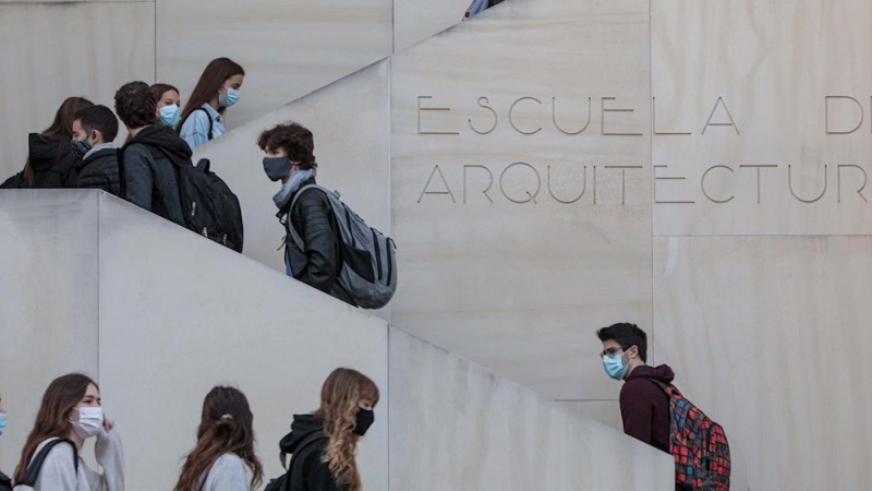 El campus de Vera de la Universidad Politécnica de Valencia retomó este lunes las clases presenciales para más de 20.000 alumnos tras dos semanas ofreciendo la formación por internet. EFE/ Biel Aliño