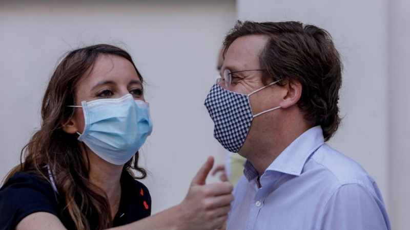 El alcalde de Madrid, José Luis Martínez-Almeida, junto a la delegada del Área de Cultura, Turismo y Deporte, Andrea Levy, visita el frontón Beti Jai, en Madrid (España) a 25 de agosto de 2020. EUROPA PRESS/Ricardo Rubio