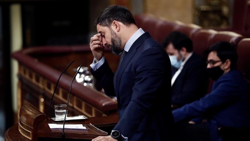 El líder de Vox, Santiago Abascal, durant la segona sessió del debat de moció de censura presentada pel partit ultradretà que lidera. EFE/Mariscal