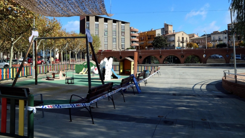Un parc infantil de Puig-reig, al Berguedà, tancat per les noves restriccions de la pandèmia. ACN