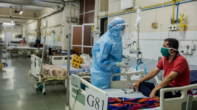 Pacientes en la unidad de cuidados intensivos por covid-19 en el Hospital Universitario de Ginebra el pasado 14 de abril de 2020. / Nora Teylouni | MSF