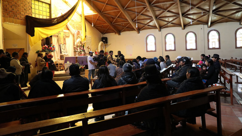 Rueda de prensa en la iglesia de San Francisco de Senkata.