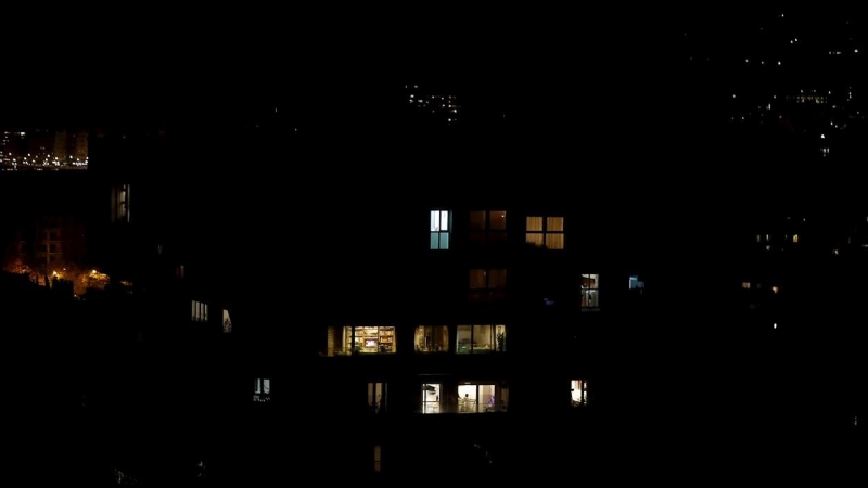 Vista de un edificio de viviendas en San Sebastián, este lunes. EFE