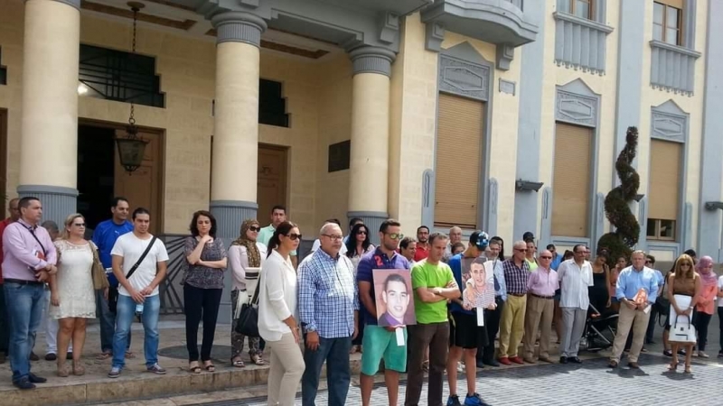 Minuto de silencio ante el Palacio de la Asamblea de Melilla