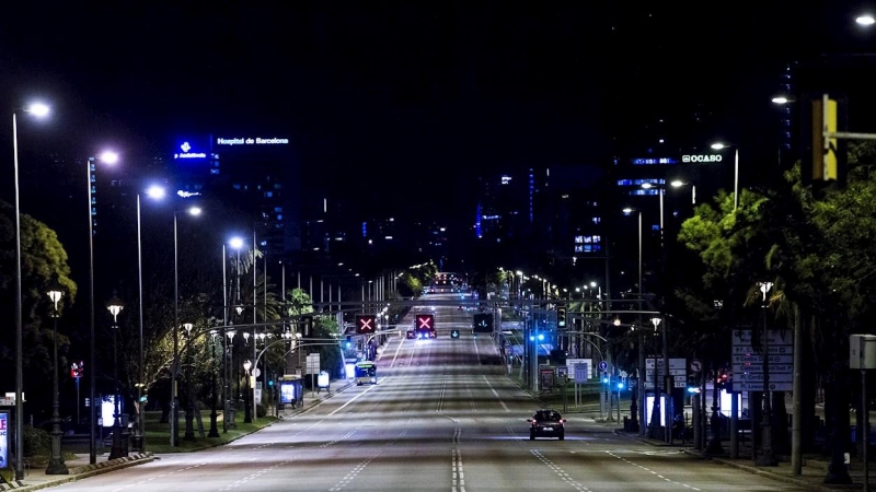 GRAF8453. BARCELONA, 27/10/2020.- Aspecto de la Avenida Diagonal de Barcelona durante el segundo día de la aplicación del 'toque de queda' en vigor desde el pasado Domingo.