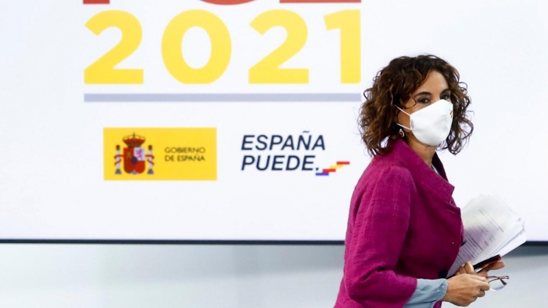 La ministra de Hacienda, María Jesús Montero durante la rueda de prensa tras el Consejo de Ministros celebrada en el Palacio de la Moncloa este martes tras la aprobación del proyecto de Ley de Presupuestos Generales del Estado de 2021. EFE/Ballesteros