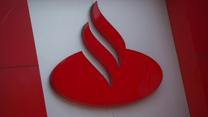 El logo del Banco Santander en una de sus sucursales en Ciudad de Mexico. REUTERS/Edgard Garrido