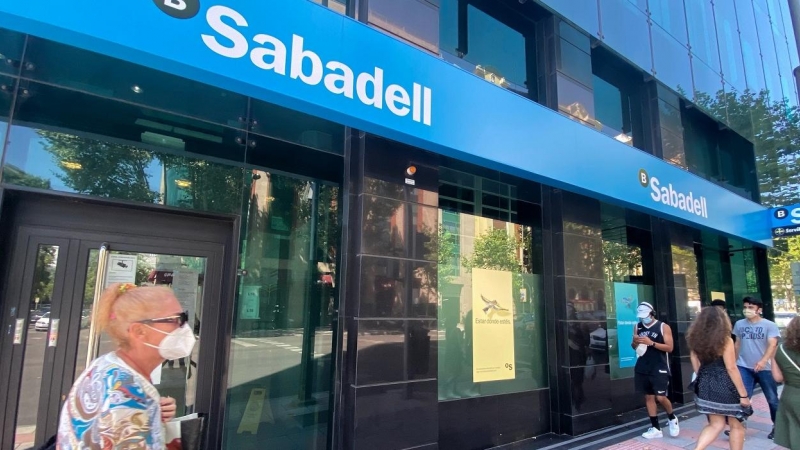 Una oficina del Banco Sabadell en Madrid. E.P./Eduardo Parra