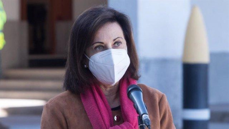 La ministra de Defensa, Margarita Robles, en una visita a una Unidad de Vigilancia Epidemiológica.