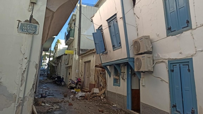 Edificios dañados en la ciudad portuaria de Vathy tras un terremoto, en la isla de Samos.