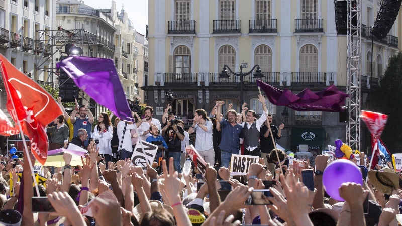 Concentración de mayo de 2017 a favor de la moción de censura contra Mariano Rajoy en la Puerta del Sol de Madrid.