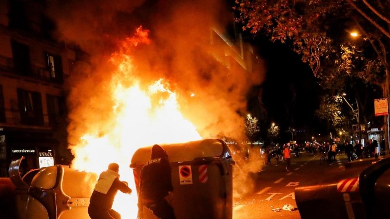 Imagen de los disturbios de esta noche en Barcelona.