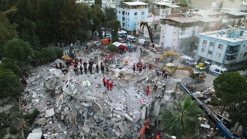 Edificio de Turquía derrumbado por un seísmo.