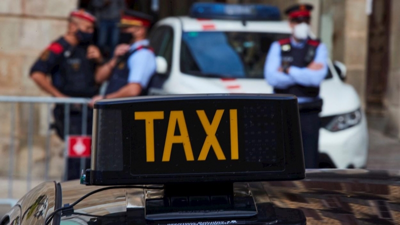 29/10/2020.- Taxistas vuelven a manifestarse por el centro de Barcelona para pedir ayudas.
