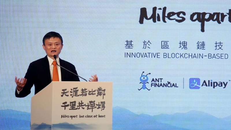 El millonario chino Jack Ma, fundador de Alibaba y máximo accionista de Ant Group, en una rueda de prensa en Hong Kong. REUTERS/Bobby Yip