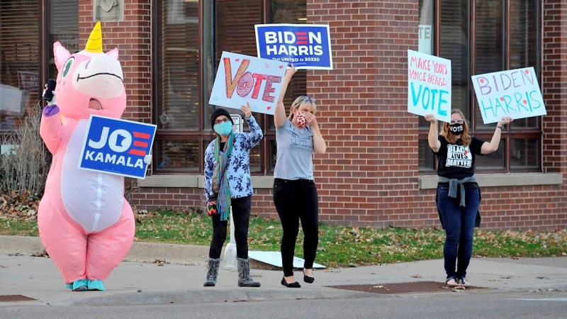 Seguidores de Joe Biden y Kamala Harris en St. Paul, Minnesota.