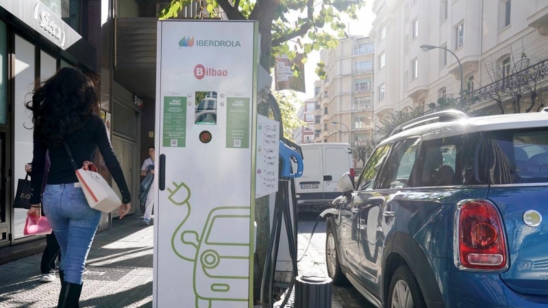 Una estación de Iberdrola para la recarga de coches eléctricos, en Bilbao.