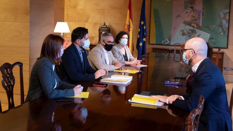 El equipo de ERC designado para la negociación de los presupuestos general del Estado para 2021 formado por Pilar Valluguera (4i), Joan Margall Sastre (3i), Gabriel Rufián (2i) y Carolina Telechea (i) se reúne con la ministra de Hacienda, Maria Jesús Mont