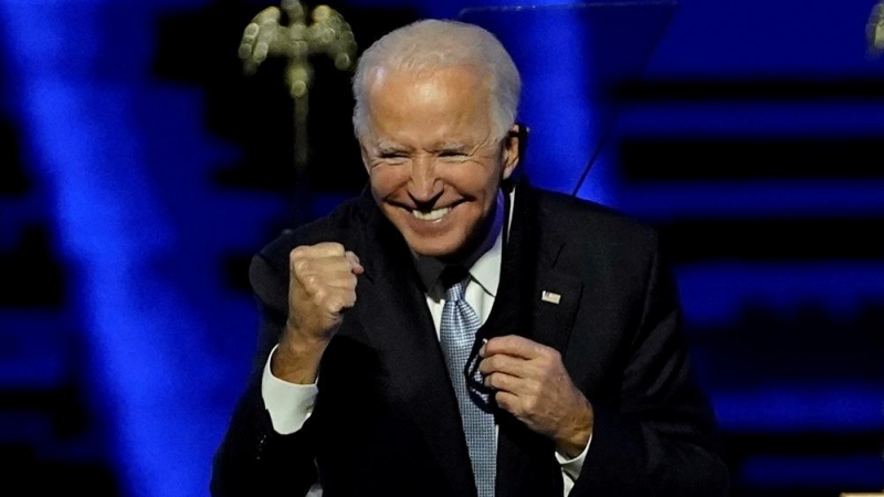 Joe Biden en Delaware celebra que los medios le dan como presidente de EEUU.