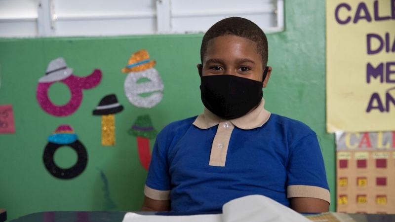 Un estudiante en un colegio de República Dominicana