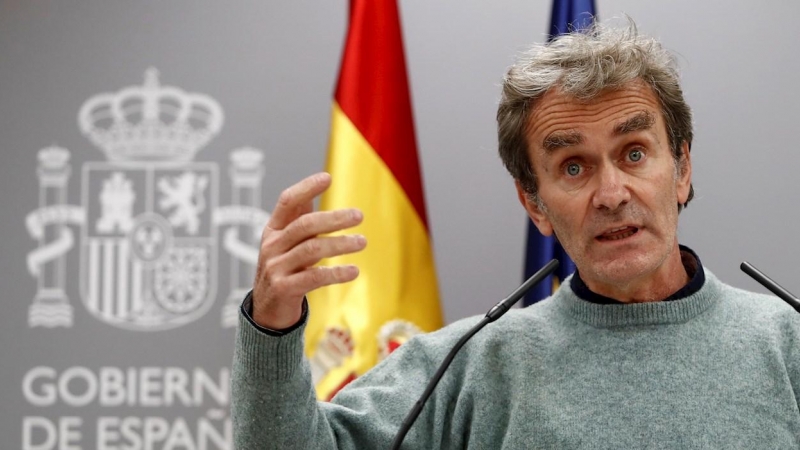 El director del Centro de Alertas y Emergencias Sanitarias, Fernando Simón, durante la rueda de prensa ofrecida este martes en Moncloa para informar acerca de los últimos datos de la pandemia del coronavirus en España.