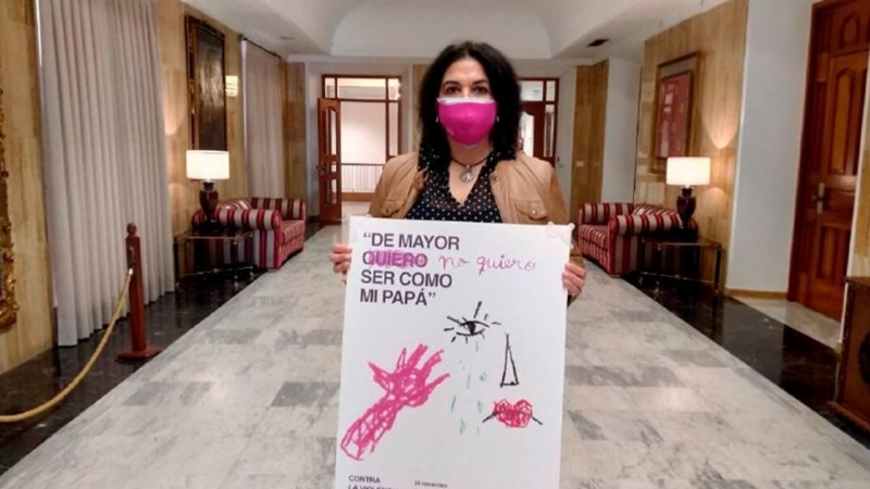 La delegada de Igualdad del Ayuntamiento de Córdoba, Eva Timoteo, en la presentación de la campaña por el 25N.